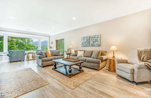 Bryson City House | Luxury Home in Downtown Bryson!