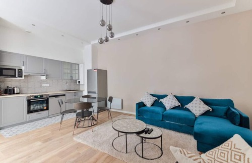 Quartier de la Porte-Saint-Denis Apartment | Luxury Home in Heart of Paris!opera/eurostar 6pers