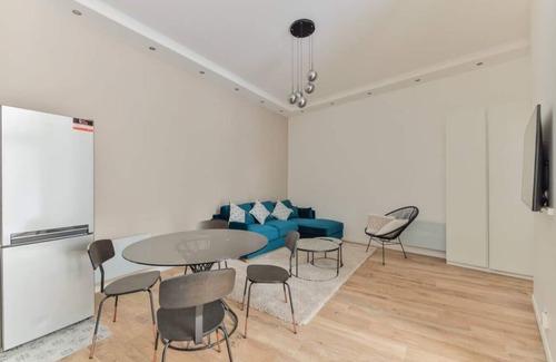 Quartier de la Porte-Saint-Denis Apartment | Luxury Home in Heart of Paris!opera/eurostar 6pers