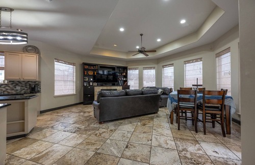 Washington Ave./ Memorial Park House | Luxury Home, In Town Location, 4,600 SQ ft. Swimming Pool Flexible cancellation