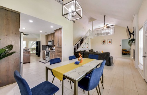 South Arlington House | Luxury home near AT&T STADIUM, GLOBE LIFE FIELD, 6 FLAGS, EPIC, HURRICANE HARBOR