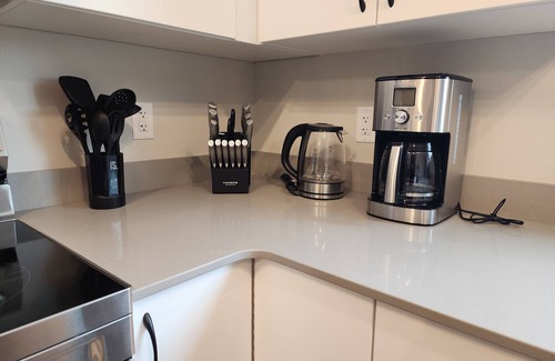 West Edmonton House | Luxury Home | Newly furnished | Sleeps 9 | Private Gym | 15mins to West Edm Mall