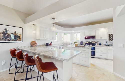 Fountain Hills House | Luxury home w/private pool & optional pool heat, rooftop patio & mountain views