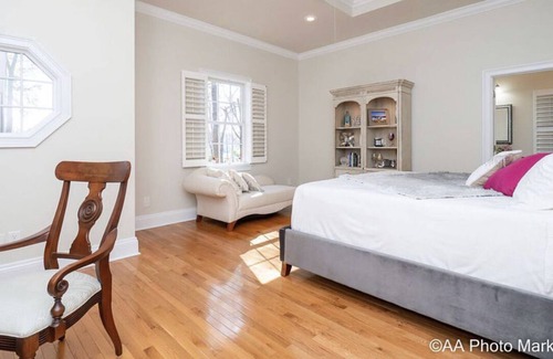 Kathleen House | Luxury Home w Swim Spa. 10 guests. Home sits across street from Houston Lake.