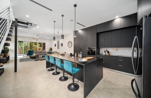 Victoria Park House | Luxury Home with 2 Pools Near the Beach