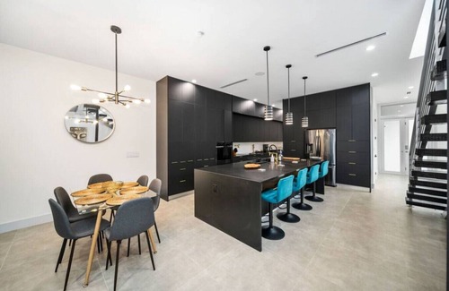 Victoria Park House | Luxury Home with 2 Pools Near the Beach