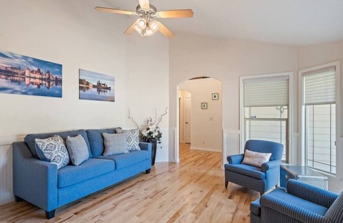 Meridian House | Luxury Home with 3 Car Garage in Middle of Meridian