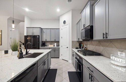 Garland House | Luxury Home With Park Views and Amenities
