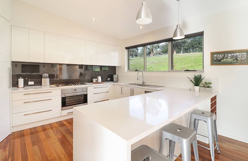 Goughs Bay House | Luxury home with valley views 5 minutes to the lake