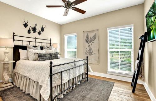 Fredericksburg House | Luxury Homes! With a Pool-Jacuzzi-Outdoor Kitchen!