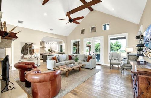 Fredericksburg House | Luxury Homes! With a Pool-Jacuzzi-Outdoor Kitchen!