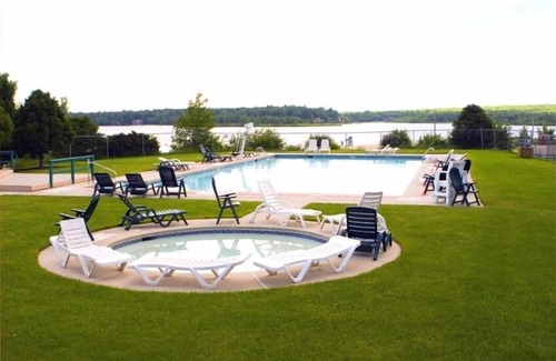 Albrightsville Ski Chalet | Luxury, Hot Tub,Fireplace,Pool Table,Pet Friendly,No Security Deposit!