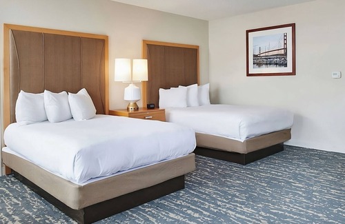 Berkeley Hotel | Luxury Hotel in Berkeley Marina! 3 Convenient Units, Pets Allowed, Bike Rental!