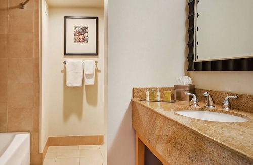 Berkeley Hotel | Luxury Hotel in Berkeley Marina! 3 Convenient Units, Pets Allowed, Bike Rental!