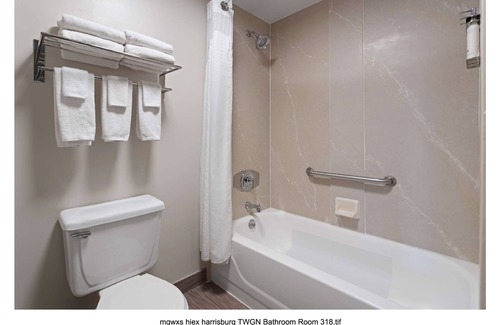 Harrisburg Hotel | Luxury hotel with a fitness center and AC in the heart of Harrisburg.