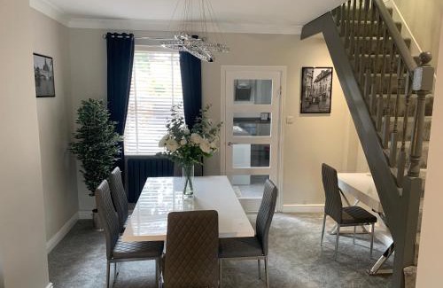 Stamford House | Luxury House, central Stamford with parking