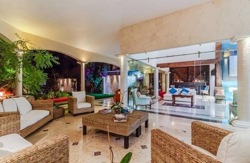 Rancho Cortes House | Luxury house in an exclusive area, 40 minutes from CDMX. Warm and sunny climate.