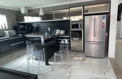 Jardim Centenario House | Luxury House in Enseada - For up to 26 People