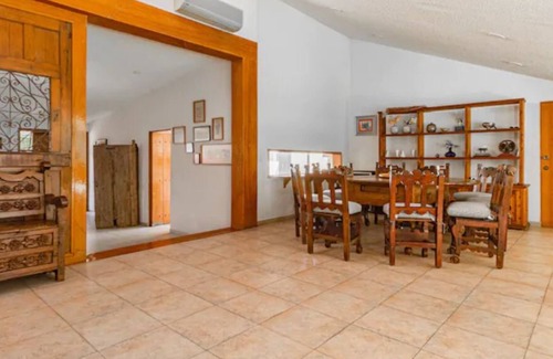 Cuernavaca Other | Luxury house with a pool and a hot tub in Tabachines