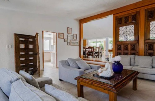 Cuernavaca Other | Luxury house with a pool and a hot tub in Tabachines