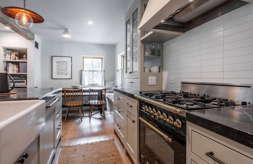 Pineland House | Luxury House with Hot Tub and Gaming Room - Lake Access