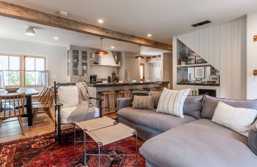 Pineland House | Luxury House with Hot Tub and Gaming Room - Lake Access