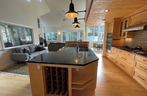 Alyeska House | Luxury - Huge kitchen, living room, master bedrooms & mtn views. Walk to lifts!