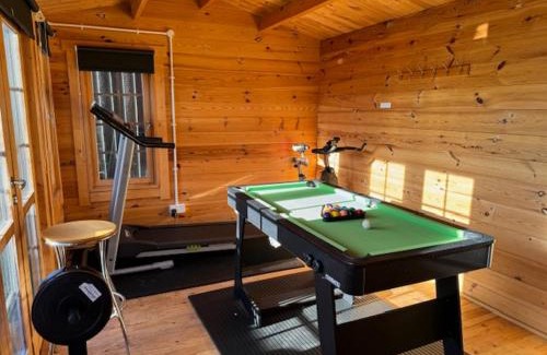 Hereford House | Luxury Jacuzzi Fast WIFI PS5 Gym Parking 2 spaces