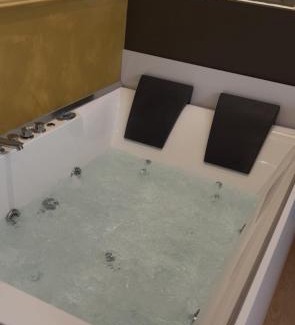 Tirana Apartment | Luxury Jacuzzi Suite- Astir,Tirana