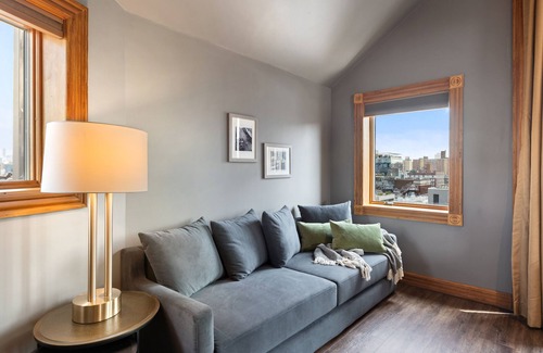 Chinatown House | Luxury Junior Suite with Balcony