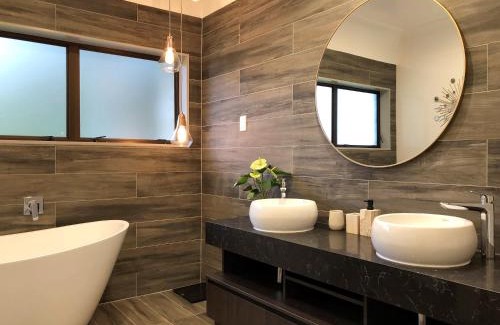 Rotorua House | Luxury K-Lodge with Golf course view-Rotorua