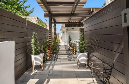 Village of La Jolla House | Luxury La Jolla Home with Jacuzzi