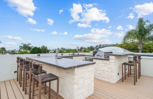 Village of La Jolla House | Luxury La Jolla Retreat, 4BR, Walk to Beach, Restaurants, Cove