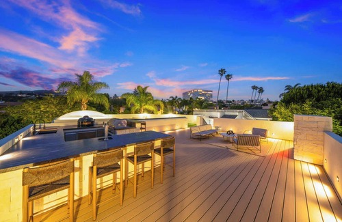 Village of La Jolla House | Luxury La Jolla Retreat, 4BR, Walk to Beach, Restaurants, Cove