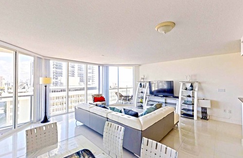 Sunny Isles Beach Apartment | Luxury La Perla Oceanfront Apartment. 30% Off for 1+ Month Rents