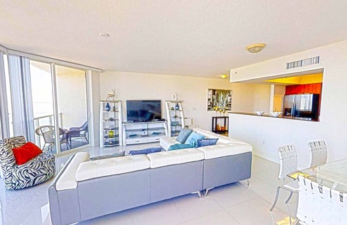 Sunny Isles Beach Apartment | Luxury La Perla Oceanfront Apartment. 30% Off for 1+ Month Rents