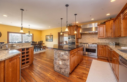 Waterfront Greens House | Luxury Lake Escape w/Indoor Pool & Hot Tubs