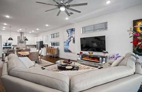 Rowlett House | Luxury Lake House Private Office Space