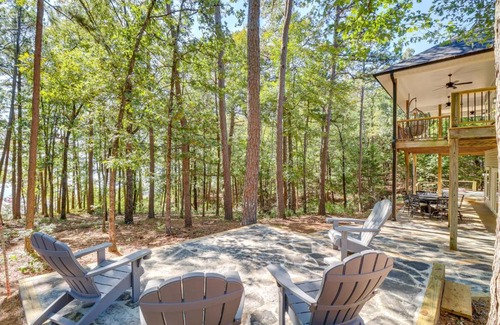 Edgemont House | Luxury Lakefront Retreat with Deck and Patio!