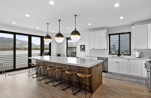 Ogden House | Luxury Lakefront Ski Home Close to 3 Epic Ski Resorts ⛷️