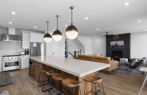 Ogden House | Luxury Lakefront Ski Home Close to 3 Epic Ski Resorts ⛷️