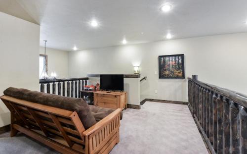 Indian Point House | Luxury Lakefront Villa 2 mi to SDC HUGE POOL Kayaks Dock