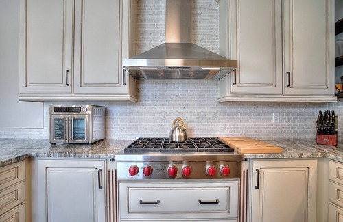 Rangeley Condo | Luxury Lakeview Condo - Walk to Shops & Dining