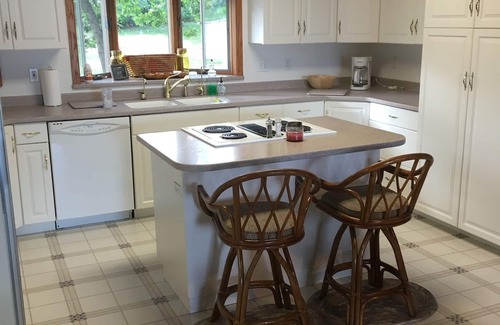 Alexandria House | Luxury Le Homme Dieu Home With Prime Location And Private Boat Ramp