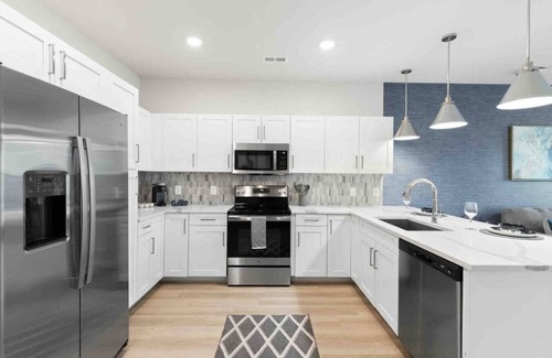 East Raleigh Apartment | Luxury Living 5 Min From Downtown