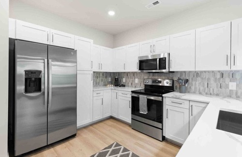 East Raleigh Apartment | Luxury Living 5 Min From Downtown