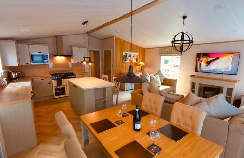 Paignton Resort | Luxury Lodge - Hoburne Devon Bay