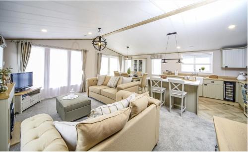 Paignton Resort | Luxury Lodge - Hoburne Devon Bay