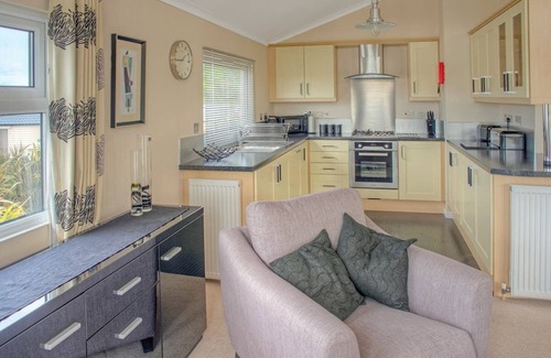 Tan-y-groes Ski Chalet | Luxury lodge with one spacious double with en suite shower and one twin.