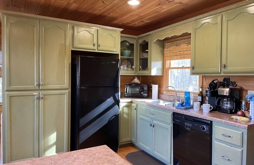 Morganton Cabin | Luxury Log Cabin only minutes from Downtown Blue Ridge and Marina. Pet Friendly!